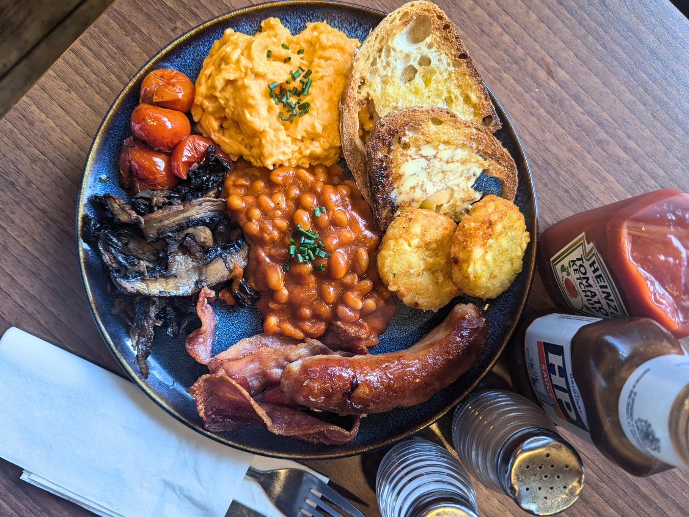 Copper Pot’s Full English Breakfast: The Inside Scoop!
